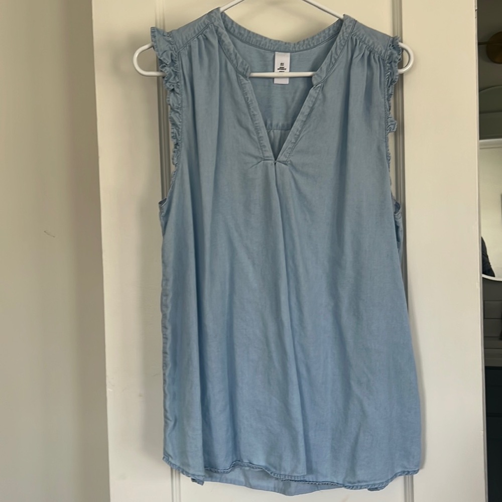 Mama Maternite Sleeveless Chambray Blouse with ruffled edge, size Medium